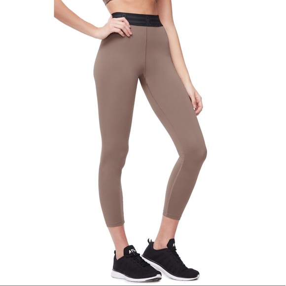 Good American Icon Legging in Latte - Picture 2 of 3